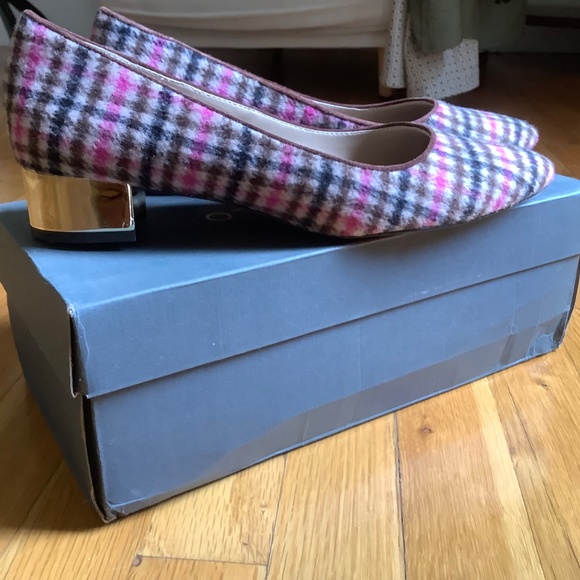 Ann Taylor Textile Upper Pumps 1.5 in Heel Size 8.5 - Picture 2 of 6